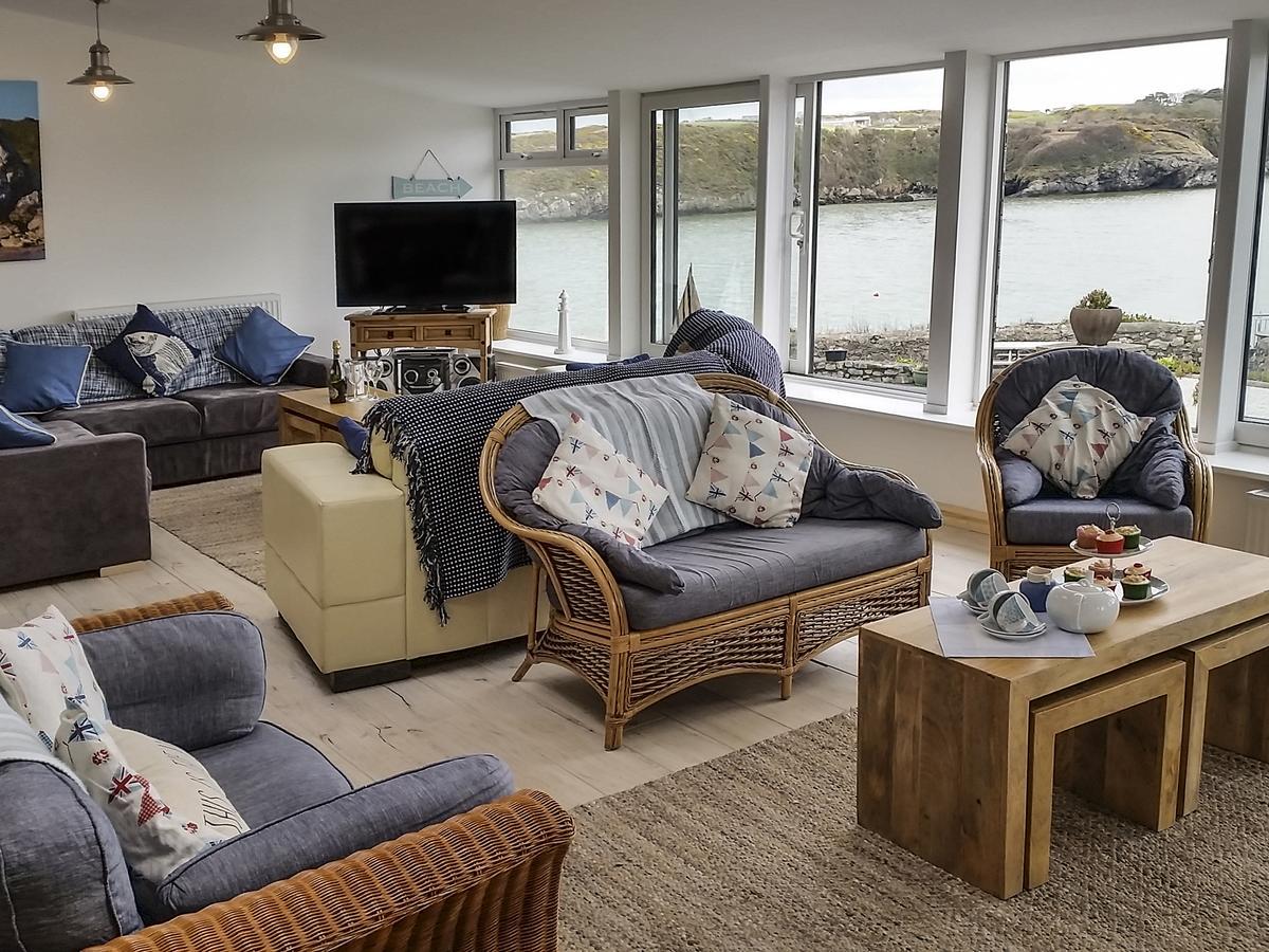Angorfa Villa Cemaes Bay Buitenkant foto