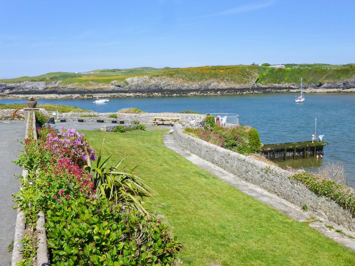 Angorfa Villa Cemaes Bay Buitenkant foto